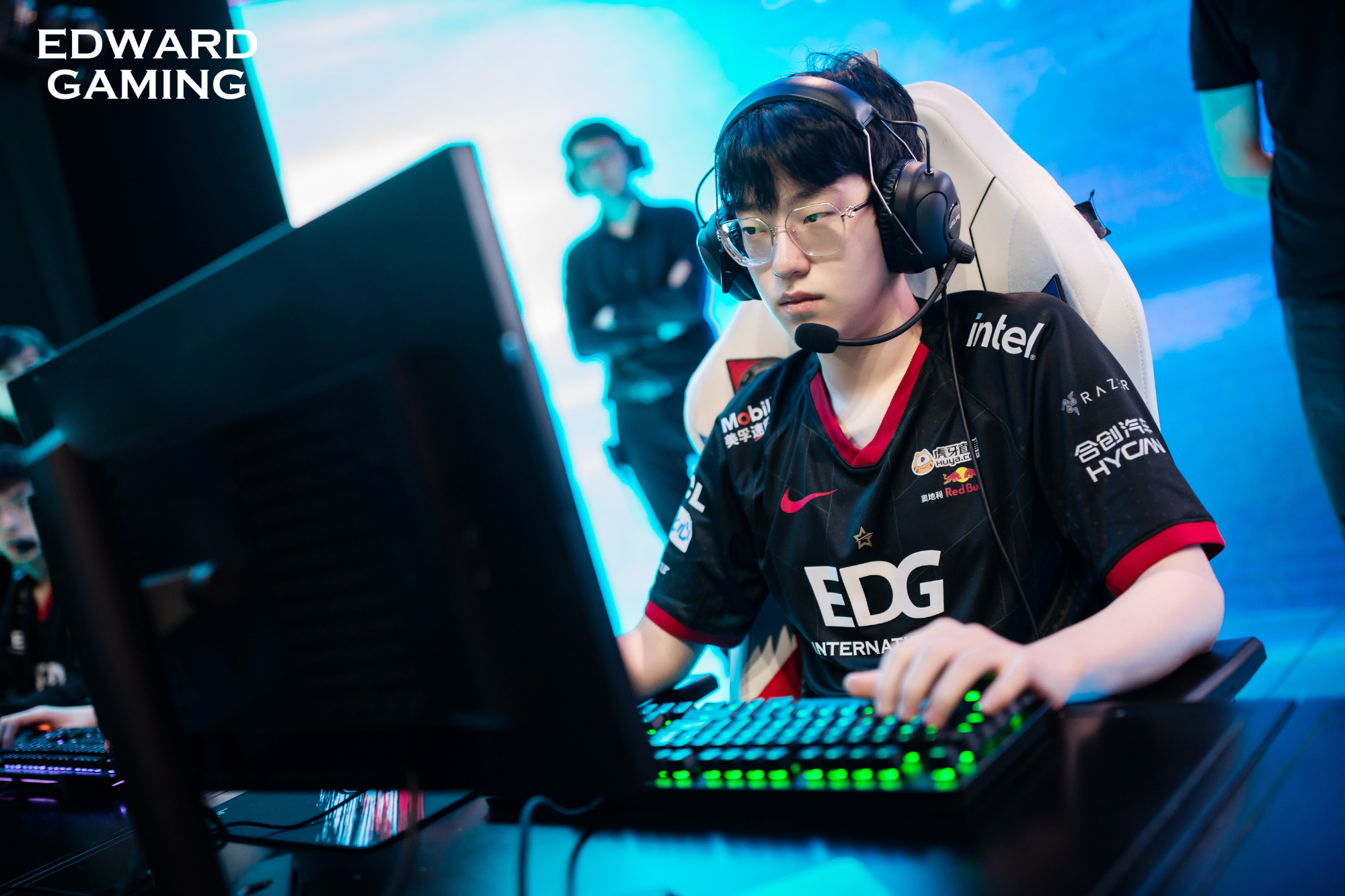 九游体育- IG观众热烈欢呼！，Scout迎来十赛季出色发挥赢得满堂喝彩