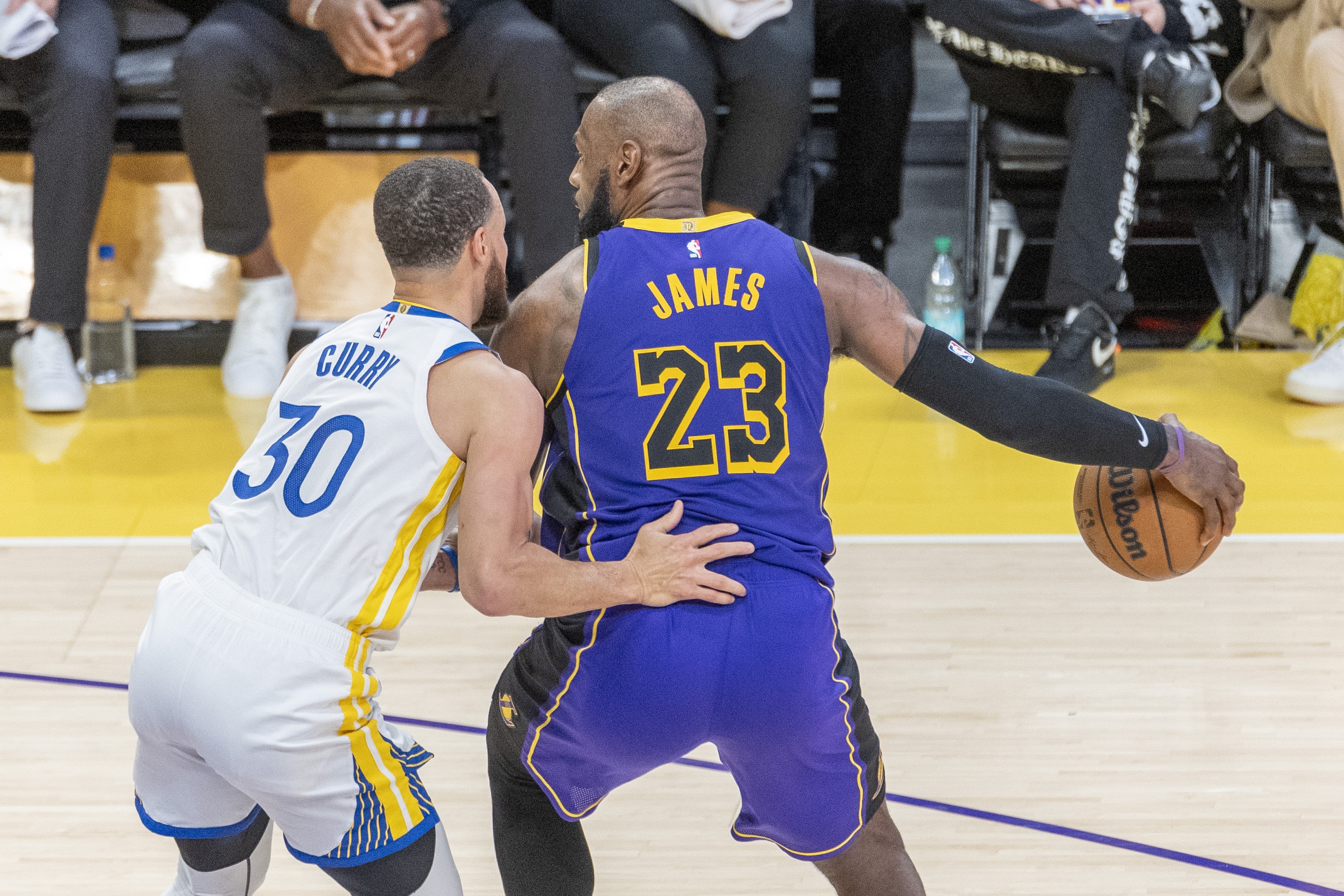 九游-C9不断突破！，库里连续五场比赛得分超过战术调整赛场气氛高涨的简单介绍