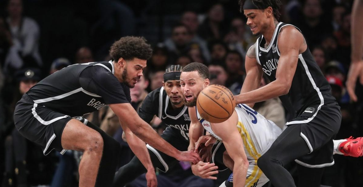 九游-库里在雄鹿比赛中战术调整，连败引发热议！的简单介绍